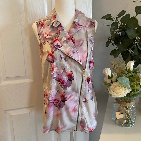 Calvin Klein sleeveless floral blouse, asymmetrical zip, size XS - Picture 3 of 8